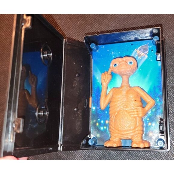 E.T. The Extra-Terrestrial Limited Edition VHS Tape Toy Universal Light Up - Picture 1 of 11